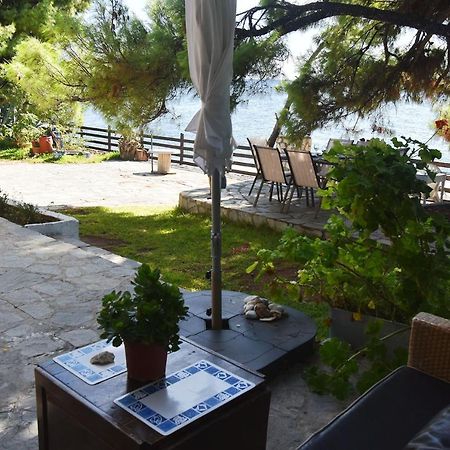 Barlee Beach Front House, Metamorfosi Exterior photo