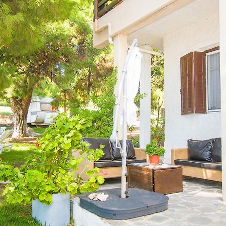 Barlee Beach Front House, Metamorfosi Exterior photo