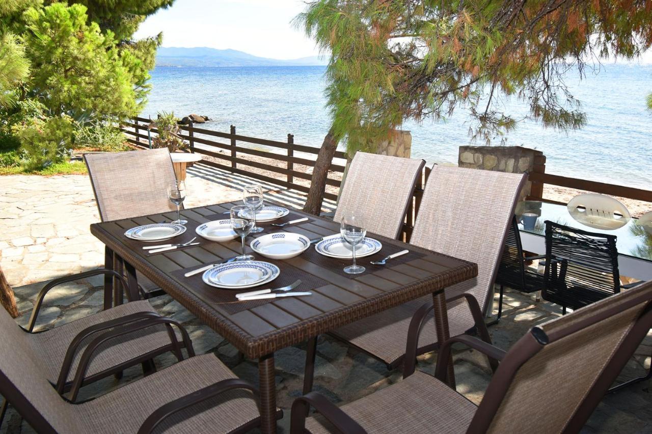 Barlee Beach Front House, Metamorfosi Exterior photo