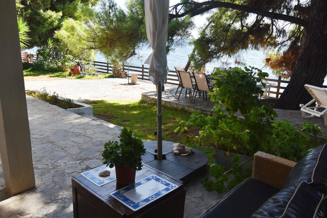 Barlee Beach Front House, Metamorfosi Exterior photo